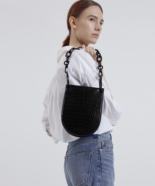 ❤️新品❤️CHARLES＆KEITH クロックエフェクトチャンキーチェーンバック CHARLES & KEITH（チャールズ & キース）の「クロックエフェクト
