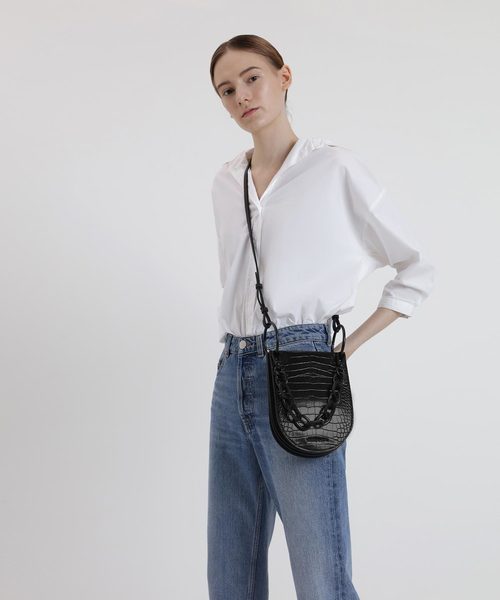 ❤️新品❤️CHARLES＆KEITH クロックエフェクトチャンキーチェーンバック CHARLES & KEITH（チャールズ & キース）の「クロックエフェクト