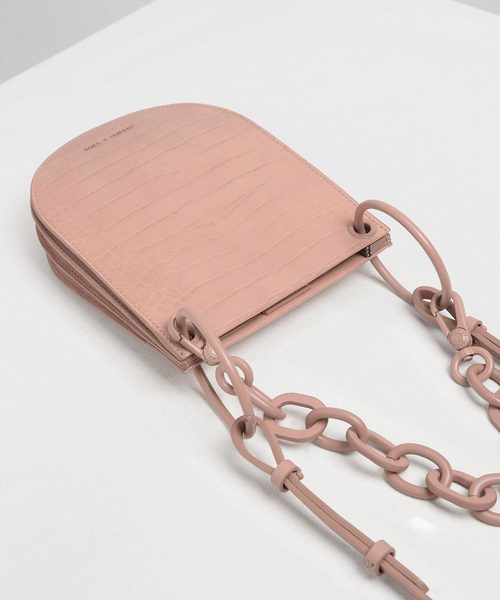 CHARLES & KEITH（チャールズ & キース）の「クロックエフェクト チャンキーチェーンハンドルバッグ / Croc-Effect Chunky Chain Handle Bag（ショルダーバッグ・レディース・ブラック/ピンク/タン/バーガンディー・S）」の13枚目の写真