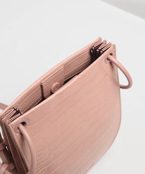 ❤️新品❤️CHARLES＆KEITH クロックエフェクトチャンキーチェーンバック CHARLES & KEITH（チャールズ & キース）の「クロックエフェクト