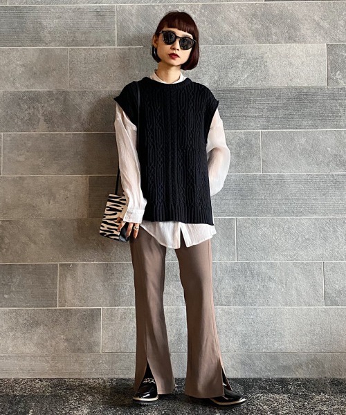 PAGEBOY(ページボーイ)の「フロントシームスリットカットパンツ(フレアパンツ)(その他パンツ・レディース・ブラック/ダークブラウン/レッド系その他・FREE)」の4枚目の写真