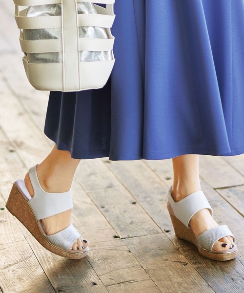 GeeRA（ジーラ）の「ふっかふかウェッジ走れるゴムサンダル（サンダル・レディース・ホワイト/ブラック/ブラウン/グリーン/パープル/シルバー・LARGE/MEDIUM/X-LARGE/SMALL）」の2枚目の写真