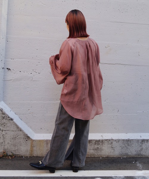 179/WG（イチナナキュウダブルジー）の「【WEB限定】ノーカラーシアーシャツ（シャツ/ブラウス・レディース・ライトグレー/パープル/ピンク・MEDIUM）」の7枚目の写真