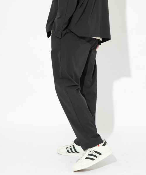 ITEMS URBANRESEARCH（アイテムズ アーバンリサーチ）の「マルチファンクション ストレッチイージーパンツ（その他パンツ・メンズ・ブラック/グレー/カーキ・LARGE/MEDIUM）」の22枚目の写真