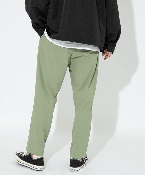 ITEMS URBANRESEARCH（アイテムズ アーバンリサーチ）の「マルチファンクション ストレッチイージーパンツ（その他パンツ・メンズ・ブラック/グレー/カーキ・LARGE/MEDIUM）」の13枚目の写真