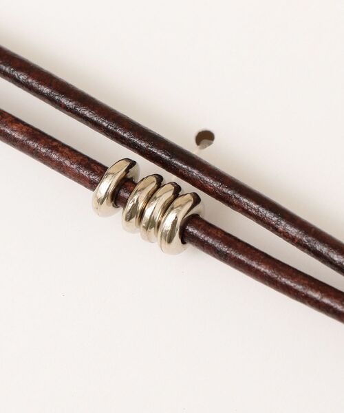 wakami（ワカミ）の「【SHIPS別注】WAKAMI: ラウンドレザー ブレスレット（ブレスレット・メンズ・ブラック/ブラウン・ONE SIZE）」の3枚目の写真