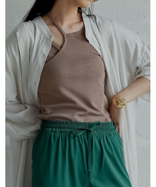 Re:EDIT（リエディ）の「カップ付きアシンメトリーリブキャミソール（キャミソール・レディース・モカ/ブラック/オフホワイト/グリーン・LARGE/SMALL/MEDIUM）」の4枚目の写真