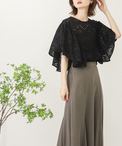 SENSE OF PLACE by URBAN RESEARCH（センスオブプレイスバイアーバンリサーチ）の「アイレットレースラッフルブラウス（シャツ/ブラウス・レディース・ブラック/アイボリー・ONE）」の2枚目の写真