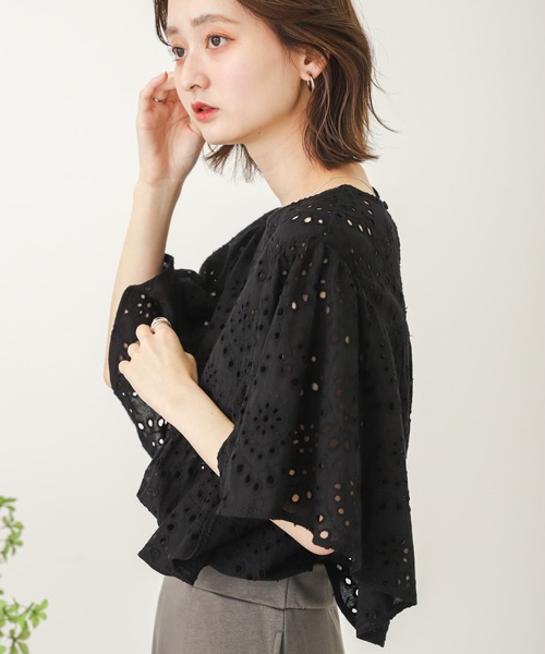 SENSE OF PLACE by URBAN RESEARCH（センスオブプレイスバイアーバンリサーチ）の「アイレットレースラッフルブラウス（シャツ/ブラウス・レディース・ブラック/アイボリー・ONE）」の16枚目の写真