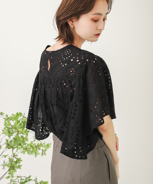 SENSE OF PLACE by URBAN RESEARCH（センスオブプレイスバイアーバンリサーチ）の「アイレットレースラッフルブラウス（シャツ/ブラウス・レディース・ブラック/アイボリー・ONE）」の8枚目の写真