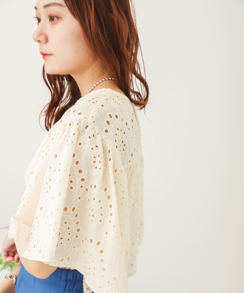 SENSE OF PLACE by URBAN RESEARCH（センスオブプレイスバイアーバンリサーチ）の「アイレットレースラッフルブラウス（シャツ/ブラウス・レディース・ブラック/アイボリー・ONE）」の22枚目の写真