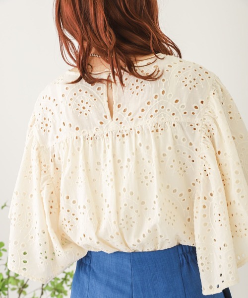 SENSE OF PLACE by URBAN RESEARCH（センスオブプレイスバイアーバンリサーチ）の「アイレットレースラッフルブラウス（シャツ/ブラウス・レディース・ブラック/アイボリー・ONE）」の14枚目の写真