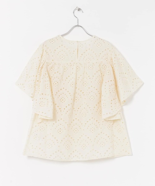 SENSE OF PLACE by URBAN RESEARCH（センスオブプレイスバイアーバンリサーチ）の「アイレットレースラッフルブラウス（シャツ/ブラウス・レディース・ブラック/アイボリー・ONE）」の7枚目の写真