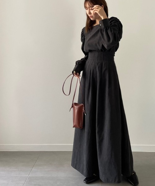 NEUNA（ヌナ）の「スエードタッチハイウエストフレアロングスカート/ウエストマークタックデザイン（スカート・レディース・ブラック/ベージュ/グリーン・SMALL/MEDIUM/LARGE）」の10枚目の写真