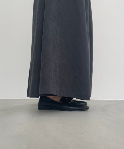 NEUNA（ヌナ）の「スエードタッチハイウエストフレアロングスカート/ウエストマークタックデザイン（スカート・レディース・ブラック/ベージュ/グリーン・SMALL/MEDIUM/LARGE）」の21枚目の写真