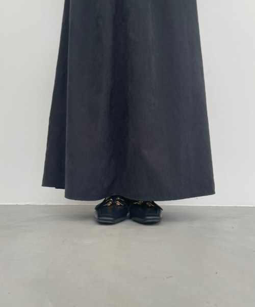 NEUNA（ヌナ）の「スエードタッチハイウエストフレアロングスカート/ウエストマークタックデザイン（スカート・レディース・ブラック/ベージュ/グリーン・SMALL/MEDIUM/LARGE）」の22枚目の写真