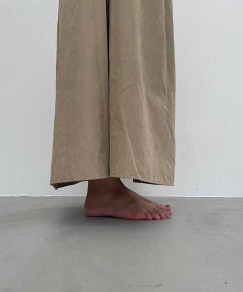 NEUNA（ヌナ）の「スエードタッチハイウエストフレアロングスカート/ウエストマークタックデザイン（スカート・レディース・ブラック/ベージュ/グリーン・SMALL/MEDIUM/LARGE）」の18枚目の写真