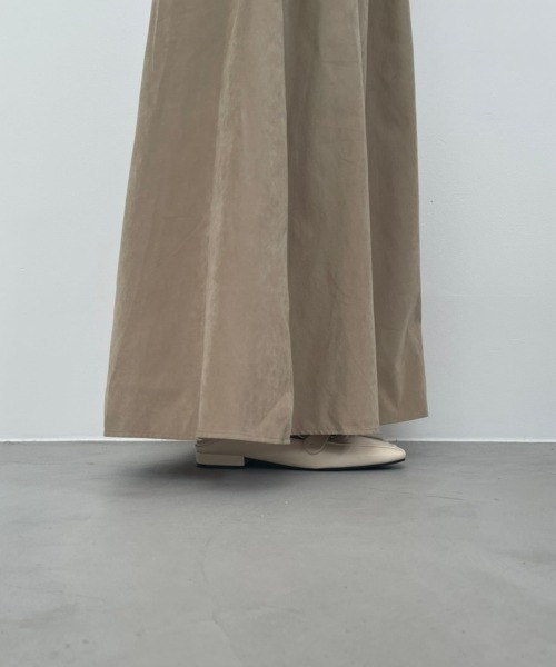 NEUNA（ヌナ）の「スエードタッチハイウエストフレアロングスカート/ウエストマークタックデザイン（スカート・レディース・ブラック/ベージュ/グリーン・SMALL/MEDIUM/LARGE）」の17枚目の写真