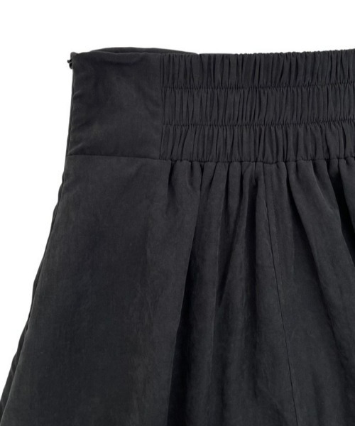 NEUNA（ヌナ）の「スエードタッチハイウエストフレアロングスカート/ウエストマークタックデザイン（スカート・レディース・ブラック/ベージュ/グリーン・SMALL/MEDIUM/LARGE）」の13枚目の写真