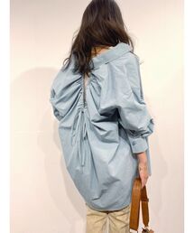 バックオープンギャザーシャツ