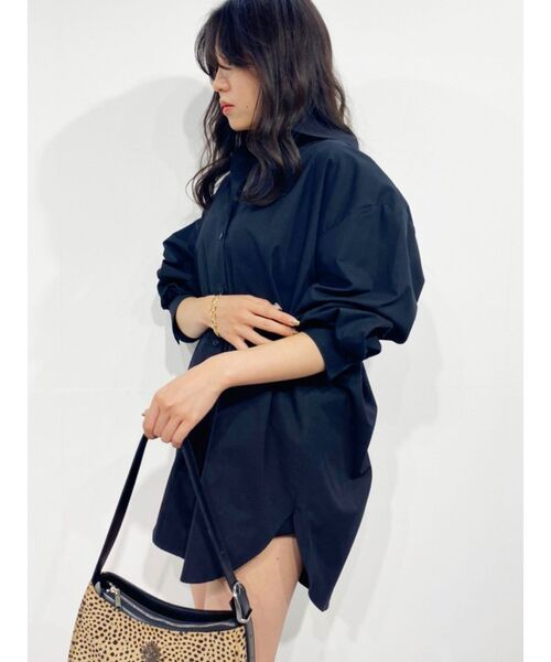 EVRIS（エヴリス）の「バックオープンギャザーシャツ（シャツ/ブラウス・レディース・ホワイト/ブラック/ブルー・FREE）」の3枚目の写真