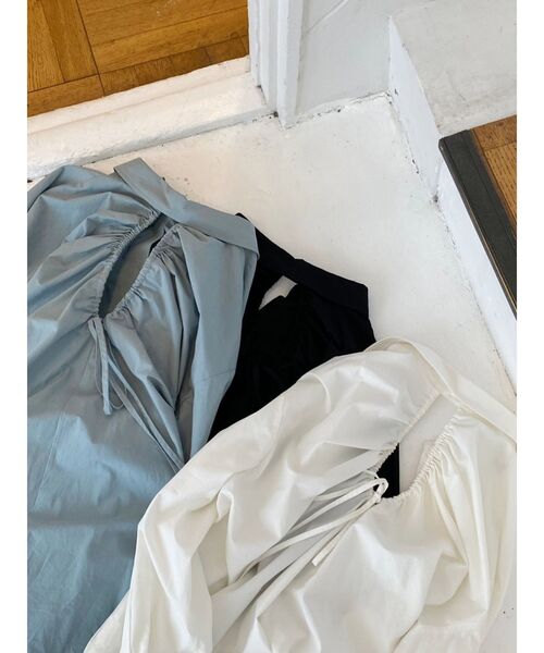 EVRIS（エヴリス）の「バックオープンギャザーシャツ（シャツ/ブラウス・レディース・ホワイト/ブラック/ブルー・FREE）」の11枚目の写真