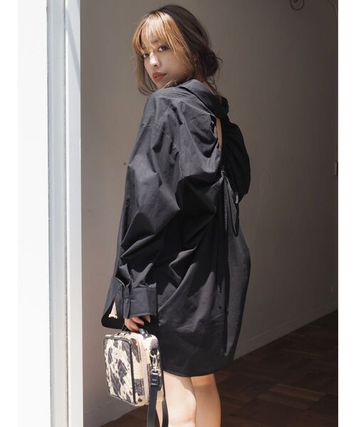 EVRIS（エヴリス）の「バックオープンギャザーシャツ（シャツ/ブラウス・レディース・ホワイト/ブラック/ブルー・FREE）」の12枚目の写真