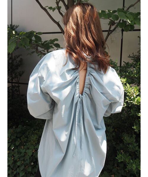 EVRIS（エヴリス）の「バックオープンギャザーシャツ（シャツ/ブラウス・レディース・ホワイト/ブラック/ブルー・FREE）」の20枚目の写真