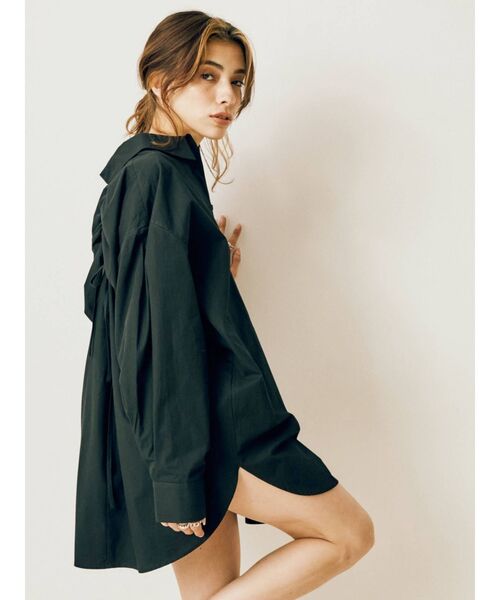 EVRIS（エヴリス）の「バックオープンギャザーシャツ（シャツ/ブラウス・レディース・ホワイト/ブラック/ブルー・FREE）」の9枚目の写真