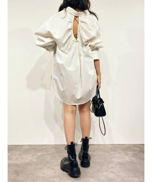 EVRIS（エヴリス）の「バックオープンギャザーシャツ（シャツ/ブラウス・レディース・ホワイト/ブラック/ブルー・FREE）」の17枚目の写真