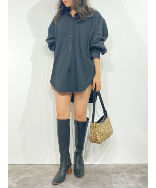 EVRIS（エヴリス）の「バックオープンギャザーシャツ（シャツ/ブラウス・レディース・ホワイト/ブラック/ブルー・FREE）」の4枚目の写真