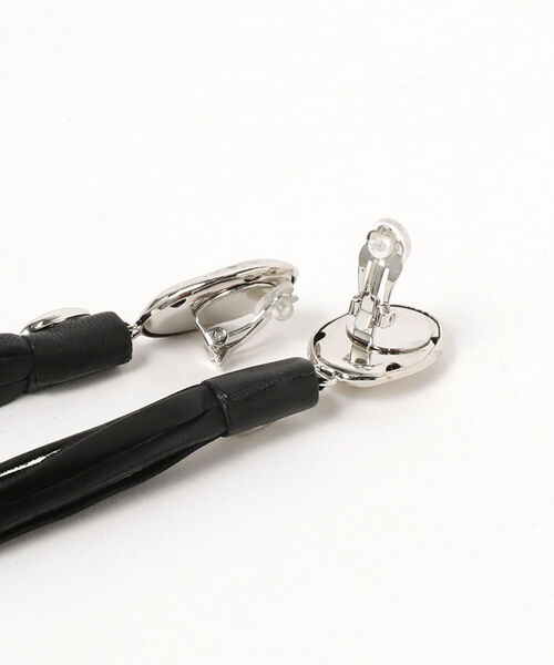 Ray BEAMS（レイビームス）の「FUMIE=TANAKA × Ray BEAMS / 別注 フリンジ パーツ イヤリング（イヤリング・レディース・ブラック・ONE SIZE）」の2枚目の写真