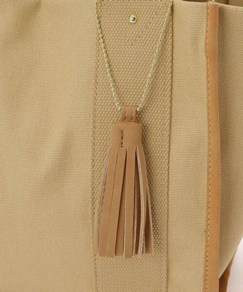 SHOO・LA・RUE（シューラルー）の「◆キャンバステープスクエアタッセル付トート（トートバッグ・レディース・グレー/ブラック/ベージュ・00）」の9枚目の写真
