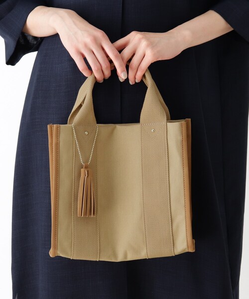 SHOO・LA・RUE（シューラルー）の「◆キャンバステープスクエアタッセル付トート（トートバッグ・レディース・グレー/ブラック/ベージュ・00）」の10枚目の写真