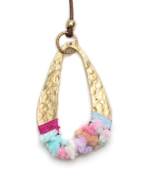 チチカカ(チチカカ)の「モコモコヤーンラップネックレス(ネックレス・レディース・その他1/その他2/その他3・FREE)」の1枚目の写真