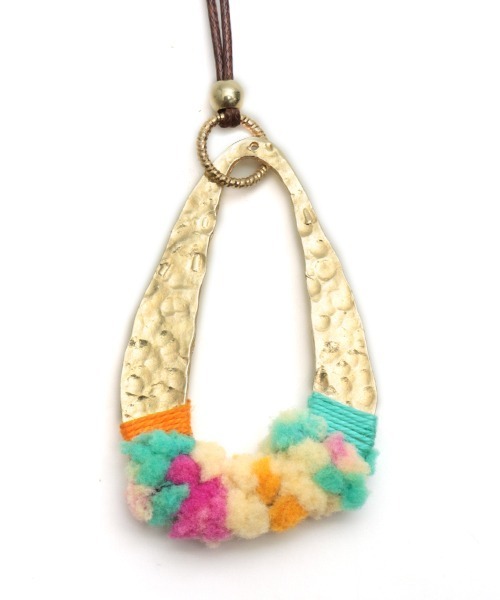 チチカカ(チチカカ)の「モコモコヤーンラップネックレス(ネックレス・レディース・その他1/その他2/その他3・FREE)」の2枚目の写真