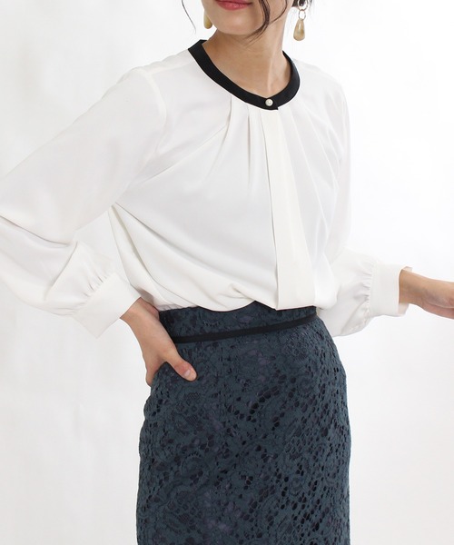 TRUDEA（トルディア）の「バンドカラー配色2WAYブラウス（シャツ/ブラウス・レディース・ホワイト/ベージュ/ブラウン/オレンジ/ピンクベージュ/ミント/ラベンダー/ネイビー・SMALL/MEDIUM/LARGE）」の2枚目の写真