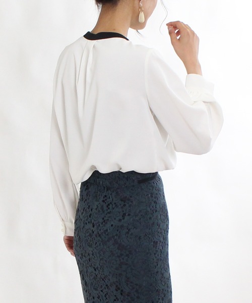 TRUDEA（トルディア）の「バンドカラー配色2WAYブラウス（シャツ/ブラウス・レディース・ホワイト/ベージュ/ブラウン/オレンジ/ピンクベージュ/ミント/ラベンダー/ネイビー・SMALL/MEDIUM/LARGE）」の15枚目の写真