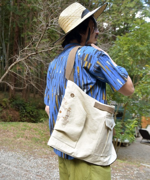 チャイハネ（チャイハネ）の「【チャイハネ】トゥアレグ刺繍バッグ/ベスト 2WAY（ショルダーバッグ・メンズ・ブラック/ナチュラル/キャメル・FREE）」の10枚目の写真