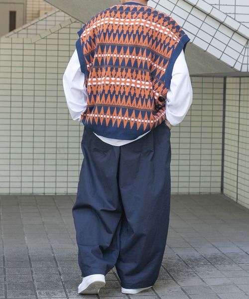 kutir(クティール)の「ジャガードニットベスト(ベスト・メンズ・ボルドー/ネイビー/カーキ・MEDIUM/LARGE)」の15枚目の写真