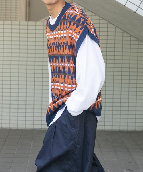 kutir(クティール)の「ジャガードニットベスト(ベスト・メンズ・ボルドー/ネイビー/カーキ・MEDIUM/LARGE)」の17枚目の写真