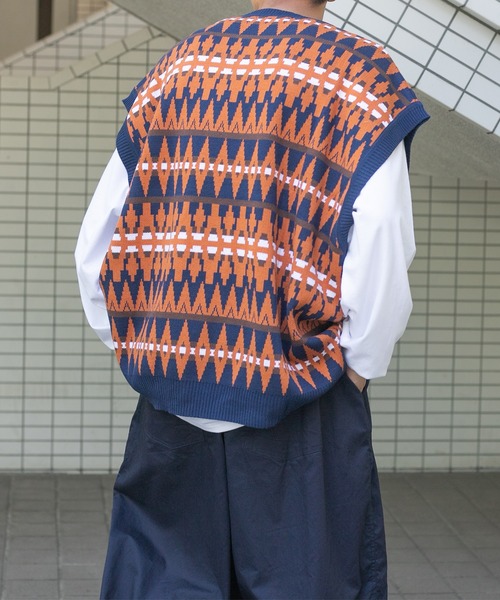 kutir(クティール)の「ジャガードニットベスト(ベスト・メンズ・ボルドー/ネイビー/カーキ・MEDIUM/LARGE)」の18枚目の写真