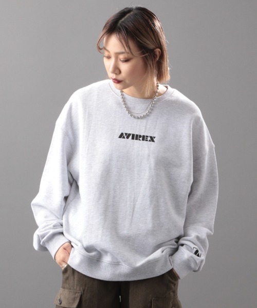 AVIREX（アヴィレックス）の「【SAMRT/スマート】長袖 ロゴ スウェット / LONG SLEEVE LOGO SWET / アヴィレックス / AVIREX（スウェット・レディース・オフホワイト/ライトグレー/ブラック/ホワイト系2/グレー系その他3・MEDIUM/LARGE/X-LARGE/2XL）」の4枚目の写真