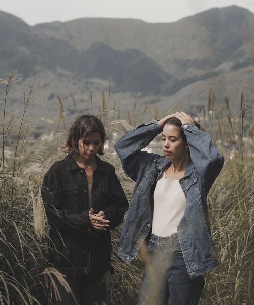 esutoreja（エストレジャ）の「シンプルオーバーデニムジャケット（デニムジャケット・レディース・ブラック/ブルー・FREE）」の9枚目の写真