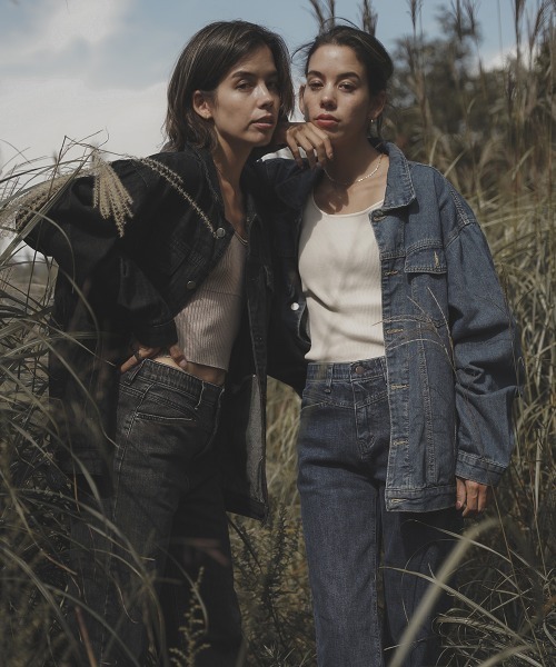 esutoreja（エストレジャ）の「シンプルオーバーデニムジャケット（デニムジャケット・レディース・ブラック/ブルー・FREE）」の3枚目の写真