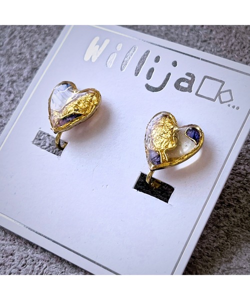 tone(トーン)の「【Willija】金属アレルギー対応《葉重》花びらと金箔のハートイヤリング(MA)(イヤリング・レディース・ホワイト/ネイビー/ブルー系その他/ローズ/グリーン/オレンジ/レッド/ブルー系2/パープル/ブルー系4/グリーン系3/ピンク系3/ピンク系2/グリーン系2/ブルー系3・FREE)」の7枚目の写真