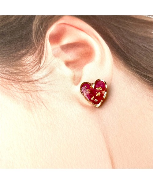 tone（トーン）の「【Willija】金属アレルギー対応《葉重》花びらと金箔のハートイヤリング(MA)（イヤリング・レディース・ホワイト/ネイビー/ブルー系その他/ローズ/グリーン/オレンジ・FREE）」の9枚目の写真
