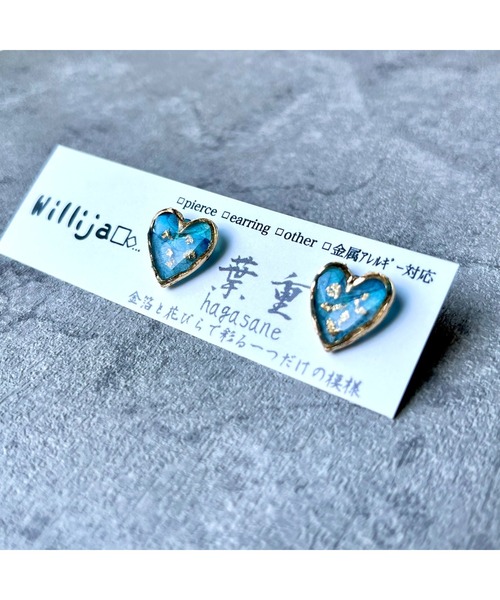 tone（トーン）の「【Willija】金属アレルギー対応《葉重》花びらと金箔のハートイヤリング(MA)（イヤリング・レディース・ホワイト/ネイビー/ブルー系その他/ローズ/グリーン/オレンジ・FREE）」の11枚目の写真