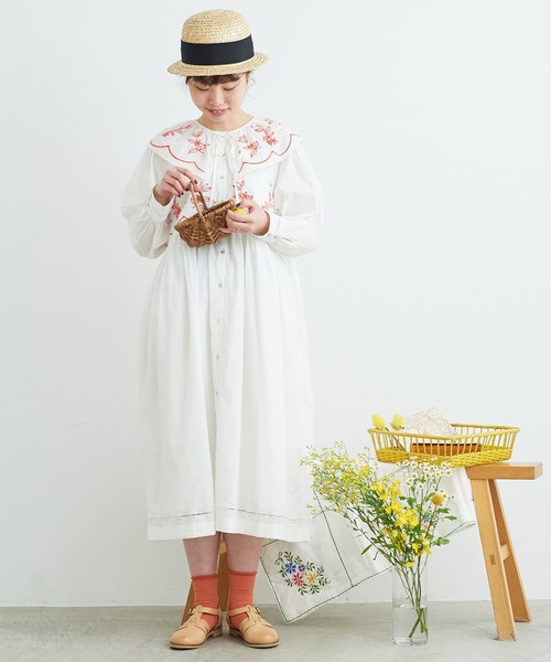 chambre de charme(シャンブルドゥシャーム)の「cdc レモンの花刺繍 ワンピース(ワンピース・レディース・オフホワイト/ブラック・FREE)」の10枚目の写真