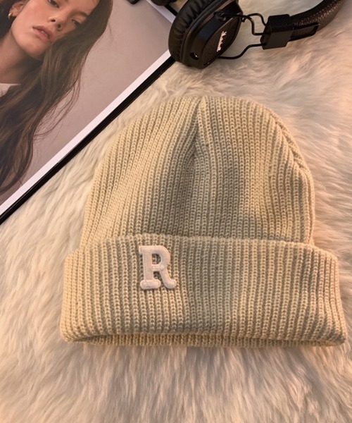 MGV（エムジーヴィー）の「ワンポイントアルファベットリブニット帽（ニットキャップ/ビーニー・メンズ・ブラック/グレー/ブルー/アイボリー・FREE）」の2枚目の写真